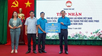Tổng LĐLĐ Việt Nam hỗ trợ 1 tỉ đồng giúp thành phố Huế khắc phục hậu quả bão lũ