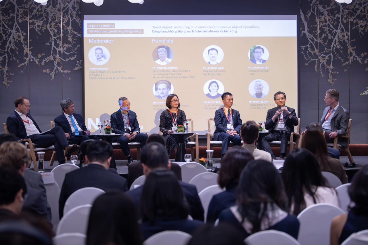 Panel discussion: “Sustainable Airport and Aviation Development.” 