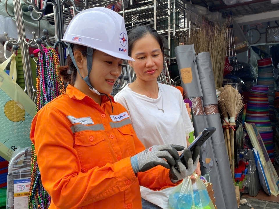 Hướng dẫn khách hàng sử dụng các tính năng trên App của ngành điện. Hướng dẫn khách hàng sử dụng các tính năng trên App của ngành điện.