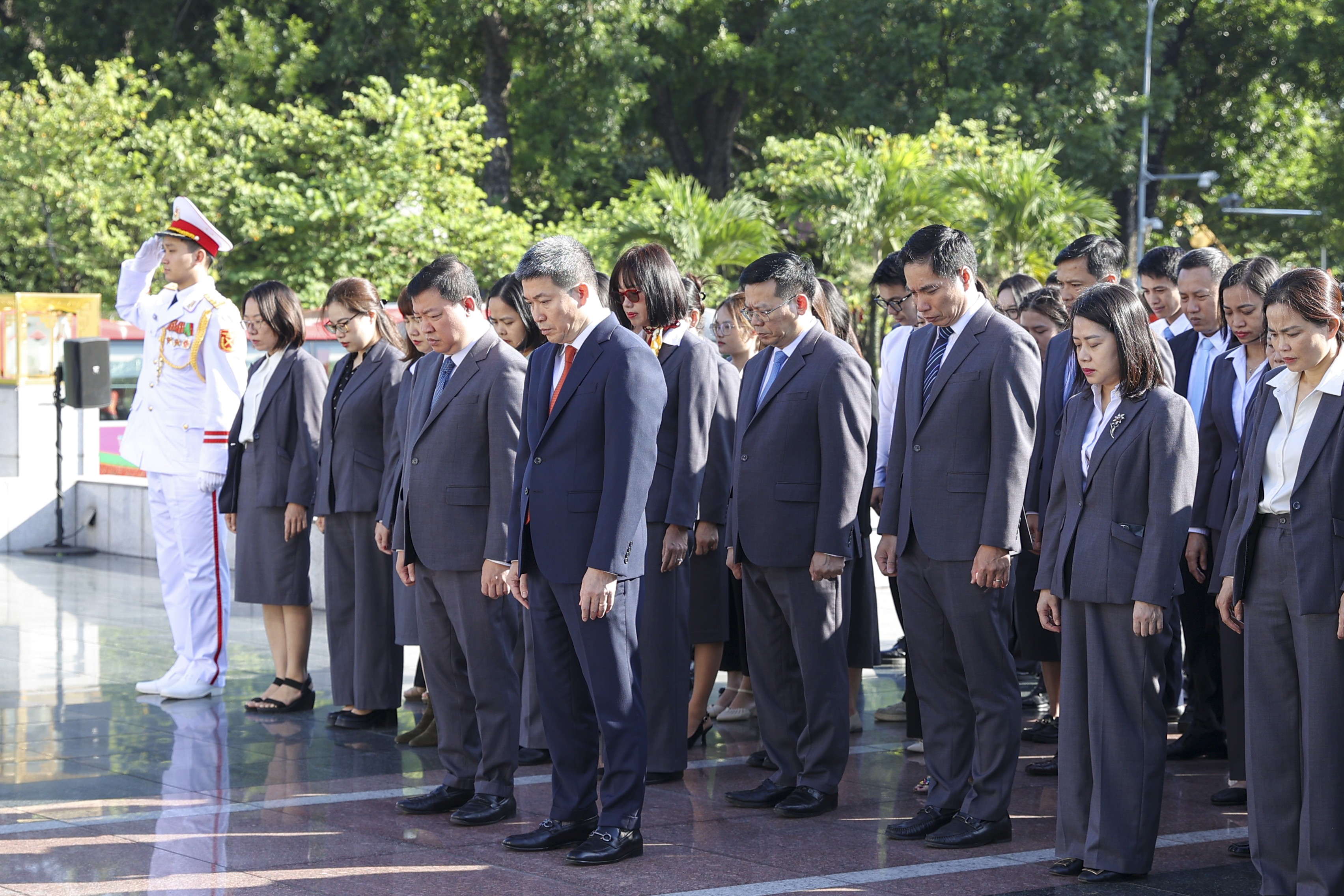 Liên hiệp các tổ chức hữu nghị Việt Nam tri ân Chủ tịch Hồ Chí Minh và báo cáo công tác nhân kỷ niệm 75 năm Ngày truyền thống Liên hiệp các tổ chức hữu nghị Việt Nam tri ân Chủ tịch Hồ Chí Minh và báo cáo công tác nhân kỷ niệm 75 năm Ngày truyền thống