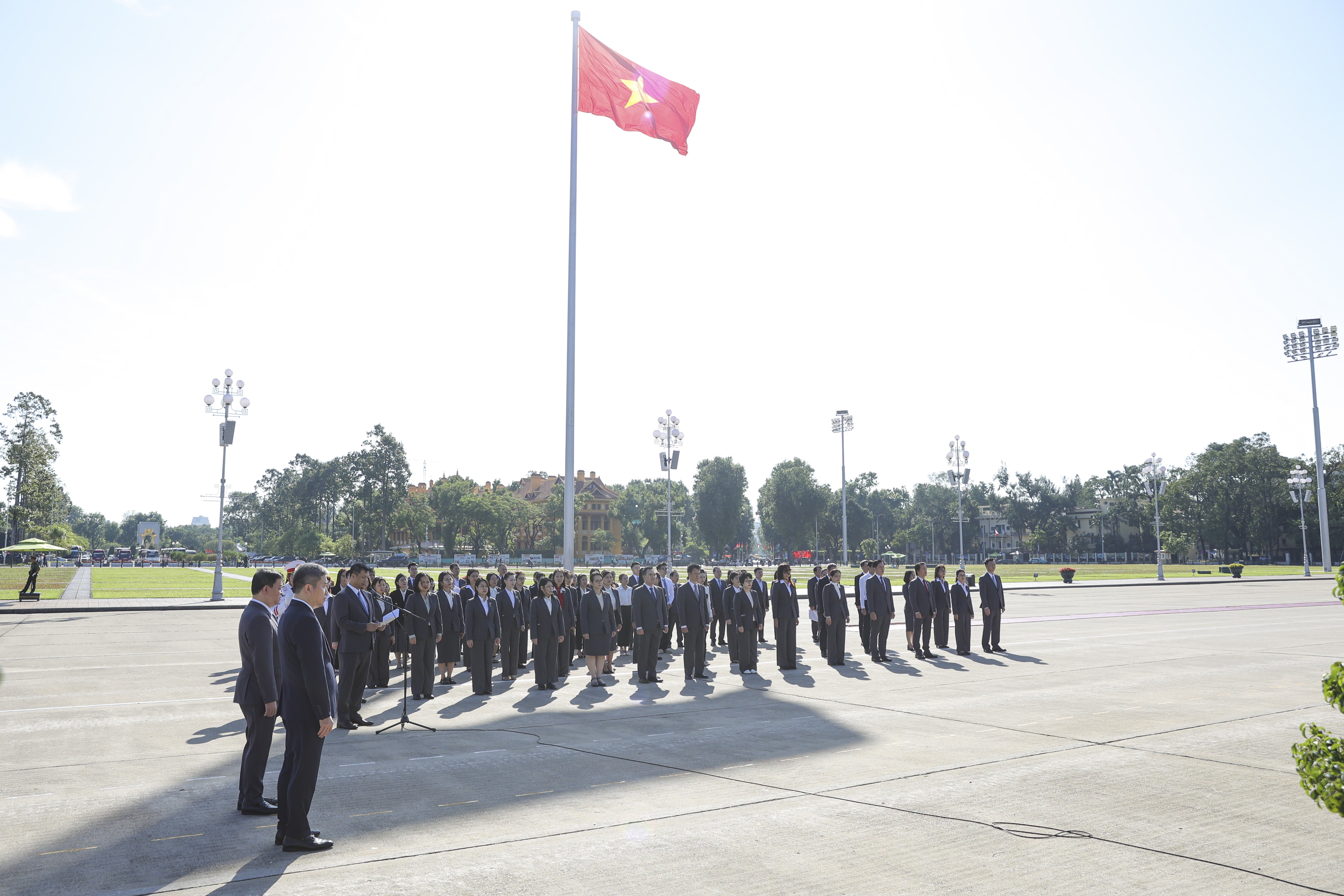 Liên hiệp các tổ chức hữu nghị Việt Nam tri ân Chủ tịch Hồ Chí Minh và báo cáo công tác nhân kỷ niệm 75 năm Ngày truyền thống Liên hiệp các tổ chức hữu nghị Việt Nam tri ân Chủ tịch Hồ Chí Minh và báo cáo công tác nhân kỷ niệm 75 năm Ngày truyền thống