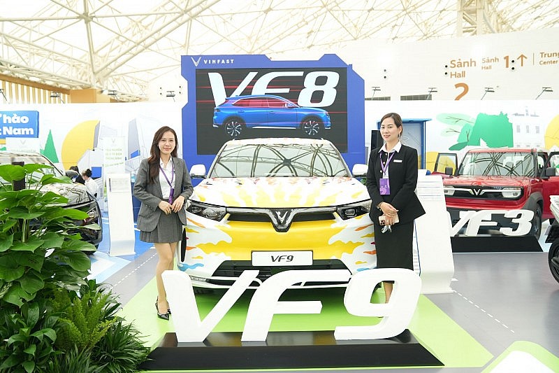 VinFast chinh phục người tham dự Tuần lễ Công nghiệp và Công nghệ Việt Nam 2025 bằng dải sản phẩm xe điện ấn tượng VinFast chinh phục người tham dự Tuần lễ Công nghiệp và Công nghệ Việt Nam 2025 bằng dải sản phẩm xe điện ấn tượng