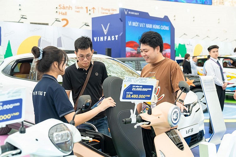 VinFast chinh phục người tham dự Tuần lễ Công nghiệp và Công nghệ Việt Nam 2025 bằng dải sản phẩm xe điện ấn tượng VinFast chinh phục người tham dự Tuần lễ Công nghiệp và Công nghệ Việt Nam 2025 bằng dải sản phẩm xe điện ấn tượng
