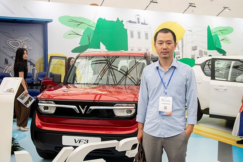 VinFast chinh phục người tham dự Tuần lễ Công nghiệp và Công nghệ Việt Nam 2025 bằng dải sản phẩm xe điện ấn tượng VinFast chinh phục người tham dự Tuần lễ Công nghiệp và Công nghệ Việt Nam 2025 bằng dải sản phẩm xe điện ấn tượng