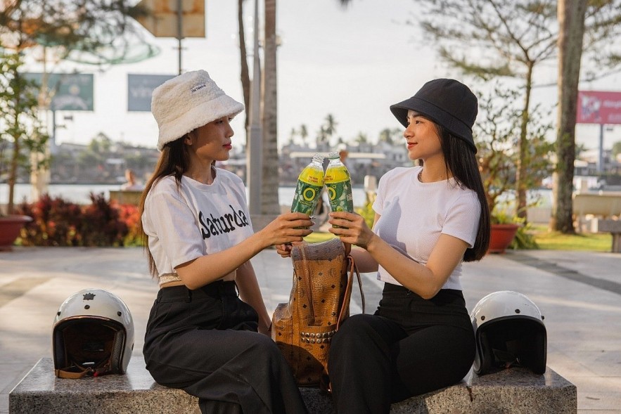 Made from natural green tea, Zero Degree Green Tea is loved by young people for its refreshing flavor and its ability to relieve stress, fight fatigue, and bring daily refreshment to life.