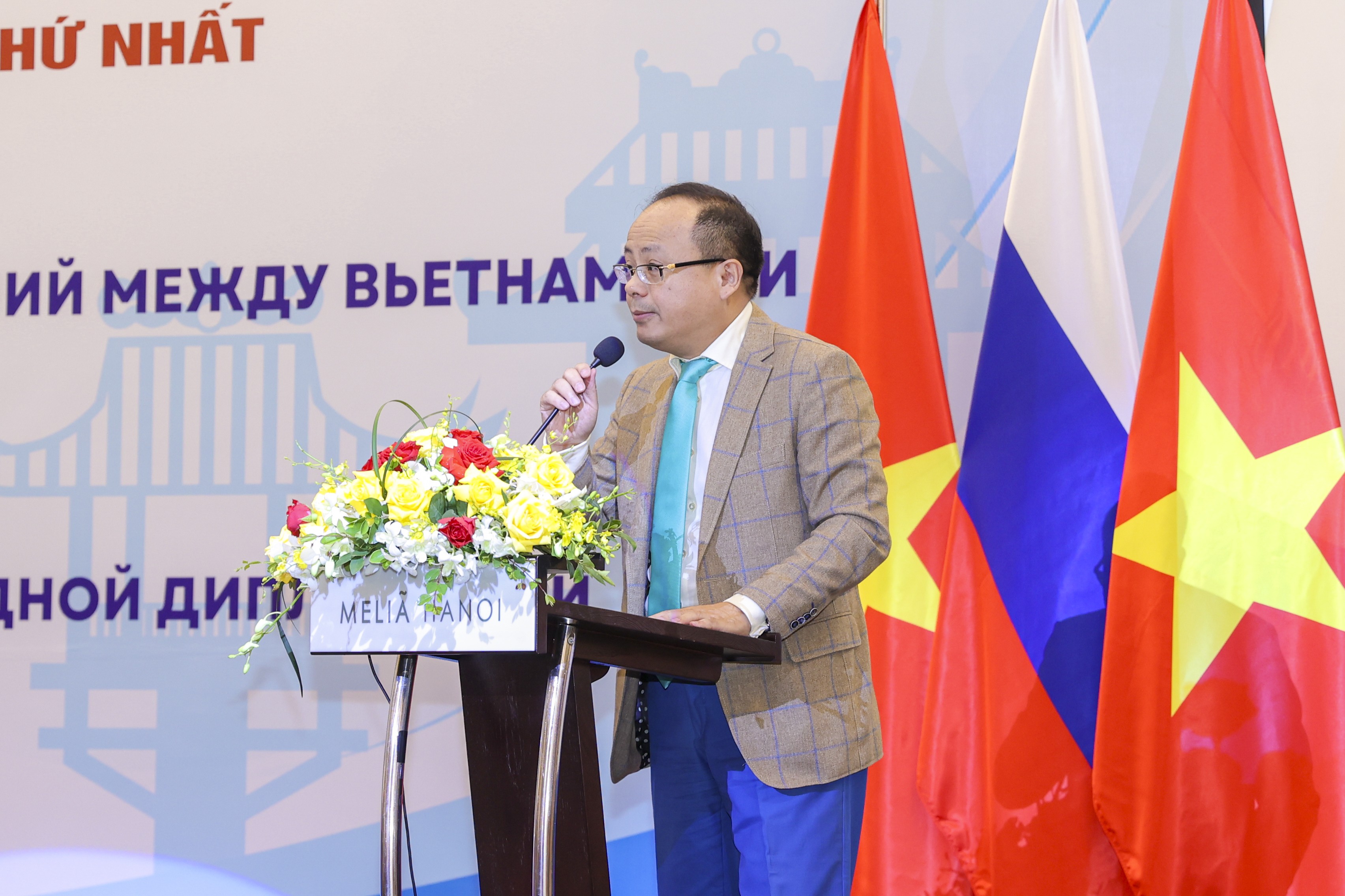 Ông Đỗ Xuân Hoàng, Chủ tịch Liên hiệp các tổ chức người Việt Nam tại Liên bang Nga Ông Đỗ Xuân Hoàng, Chủ tịch Liên hiệp các tổ chức người Việt Nam tại Liên bang Nga