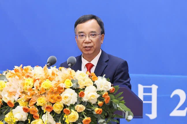Ông Thạch Quốc Hoài, Chủ tịch Chính hiệp thị Tĩnh Tây, thành phố Bách Sắc, Quảng Tây trình bày tham luận tại Hội nghị. (Ảnh: Quang Vinh/ Ông Thạch Quốc Hoài, Chủ tịch Chính hiệp thị Tĩnh Tây, thành phố Bách Sắc, Quảng Tây trình bày tham luận tại Hội nghị. (Ảnh: Quang Vinh/