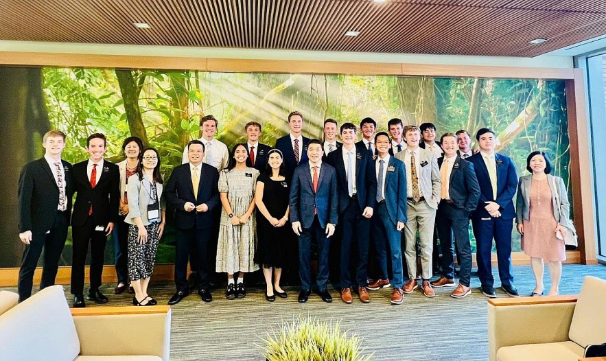The delegation of the Vietnam Union of Friendship Organizations visited the Volunteer Training Center of the Mormon Church and attended the International Conference in Utah, USA, October 2024. (Photo: Vietnam Union of Friendship Organizations).