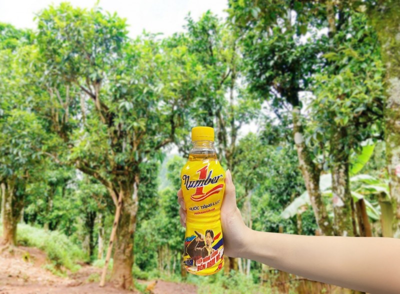 Giữa mây núi Tủa Chùa, Linh khởi đầu hành trình “liều lĩnh” mang năng lượng Việt đến từng tán chè Shan tuyết với sức mạnh và niềm tin được tiếp thêm từ Number 1. (Ảnh:NVCC). Giữa mây núi Tủa Chùa, Linh khởi đầu hành trình “liều lĩnh” mang năng lượng Việt đến từng tán chè Shan tuyết với sức mạnh và niềm tin được tiếp thêm từ Number 1. (Ảnh:NVCC).
