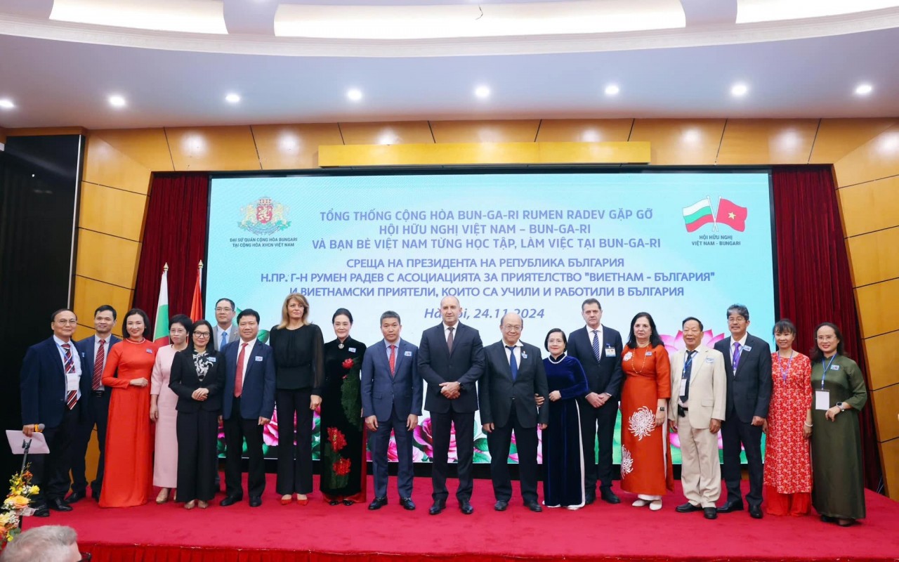 On November 24, 2024, in Hanoi, during his official visit to Viet Nam, Rumen Radev, President of the Republic of Bulgaria, met with the Viet Nam–Bulgaria Friendship Association and Vietnamese friends who studied or worked in Bulgaria. The event was co-organized by the Viet Nam–Bulgaria Friendship Association (under VUFO) and the Embassy of Bulgaria in Viet Nam. (Photo: VUFO)