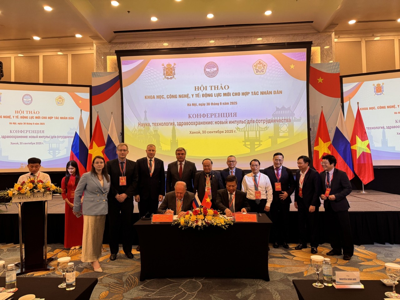 A seminar on science and technology at the Viet Nam–Russia Peoples Forum. At the event, the Cancer Research Center signed a Memorandum of Cooperation with the Friendship Hospital. (Photo: Nguyen Thi Thu Giang).