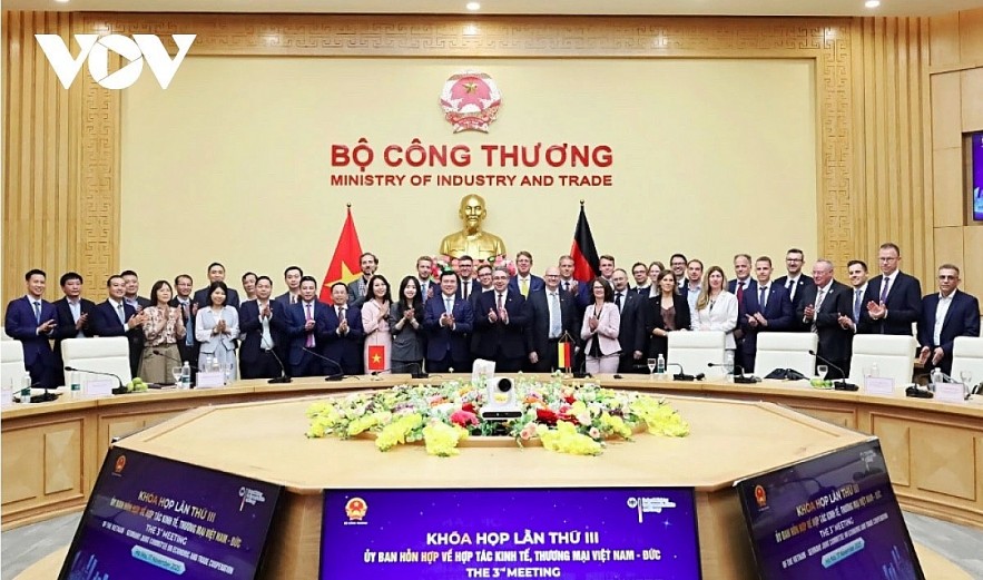 Vietnam and Germany hold he third meeting of their Joint Committee on Economic and Trade Cooperation in Hanoi on November 17