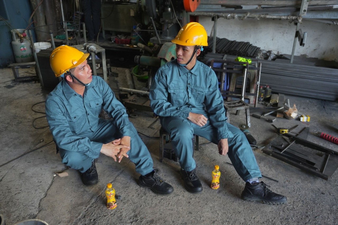 Many workers do not let fatigue defeat them, do not let challenges stop them. Instead of giving up, they choose to recharge their batteries to stay alert and persistent in their work. Many workers do not let fatigue defeat them, do not let challenges stop them. Instead of giving up, they choose to recharge their batteries to stay alert and persistent in their work.