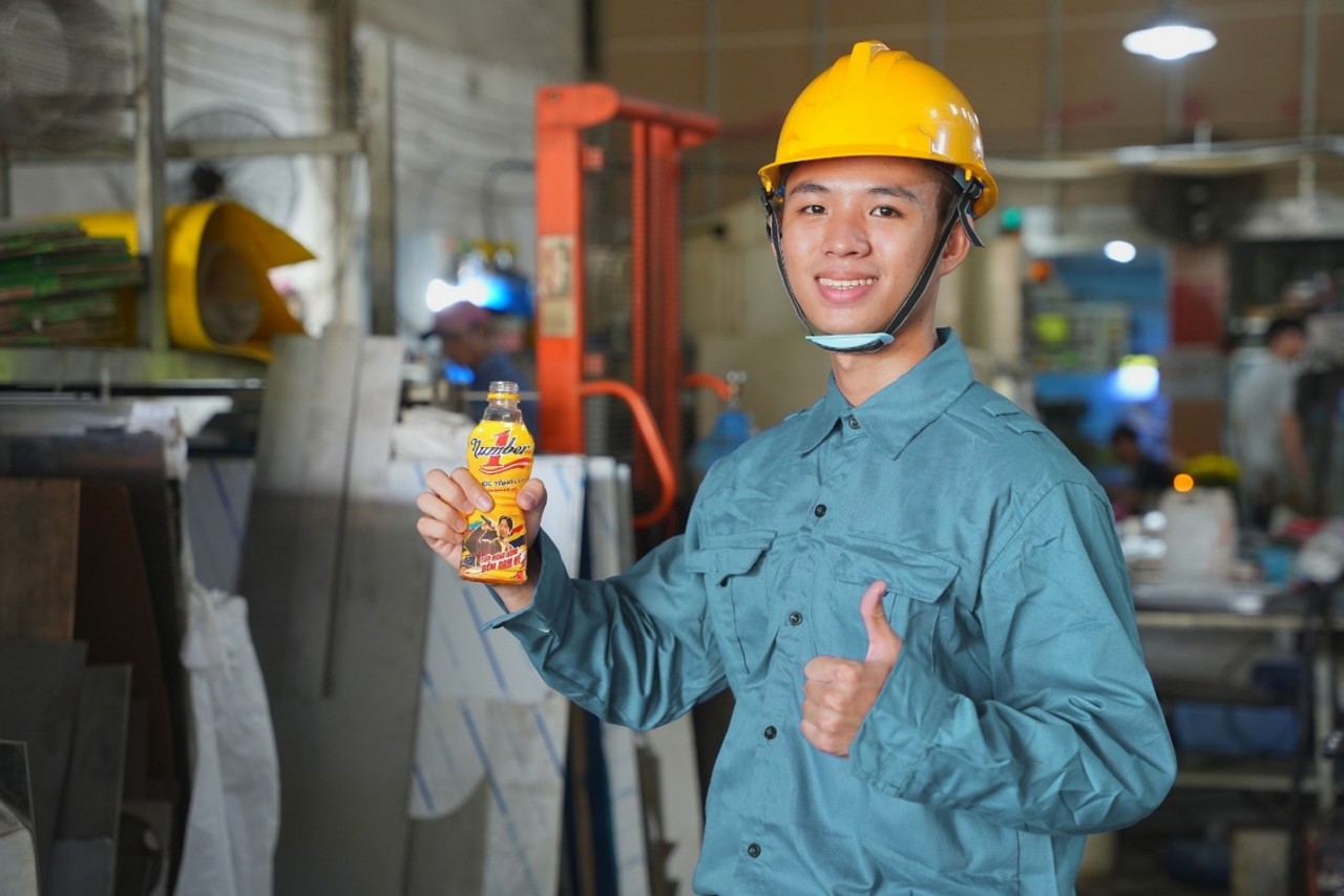 Number 1 energy drink is a familiar energy drink for workers doing heavy work. Number 1 energy drink is a familiar energy drink for workers doing heavy work.