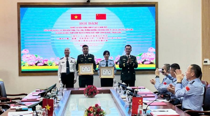 Lào Cai - Vân Nam: đẩy mạnh các hoạt động giao lưu nhằm tăng cường tình đoàn kết hữu nghị Lào Cai - Vân Nam: đẩy mạnh các hoạt động giao lưu nhằm tăng cường tình đoàn kết hữu nghị