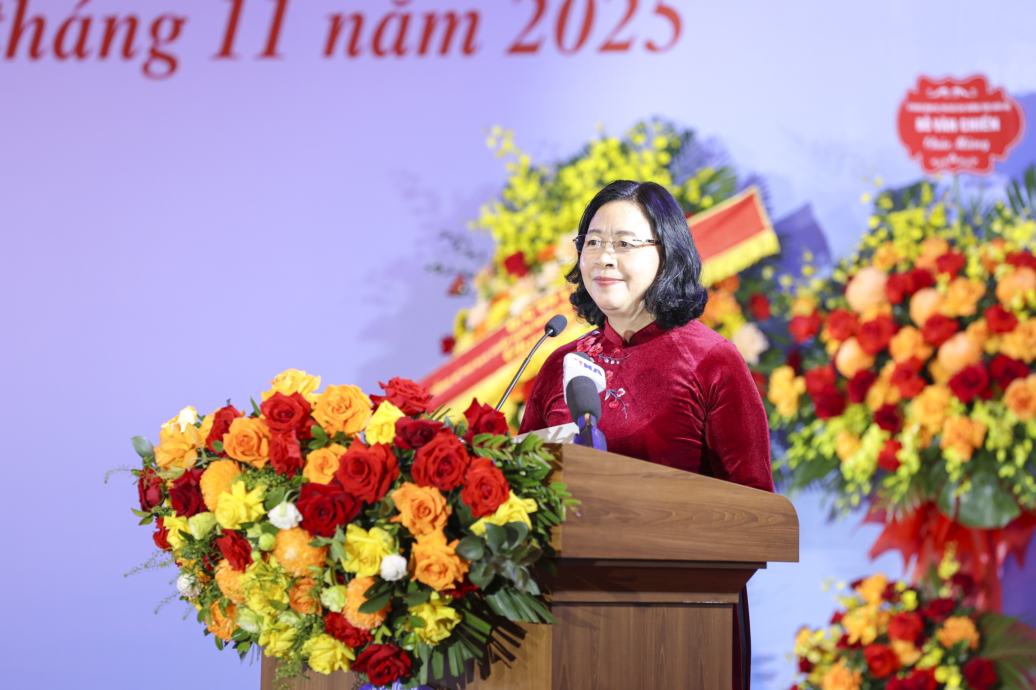 Đồng chí Bùi Thị Minh Hoài, Ủy viên Bộ Chính trị, Bí thư Trung ương Đảng, Bí thư Đảng ủy Mặt trận Tổ quốc, các đoàn thể trung ương, Chủ tịch Ủy ban Trung ương Mặt trận Tổ quốc Việt Nam phát biểu tại lễ kỷ niệm. (Ảnh: ĐINH HÒA) Đồng chí Bùi Thị Minh Hoài, Ủy viên Bộ Chính trị, Bí thư Trung ương Đảng, Bí thư Đảng ủy Mặt trận Tổ quốc, các đoàn thể trung ương, Chủ tịch Ủy ban Trung ương Mặt trận Tổ quốc Việt Nam phát biểu tại lễ kỷ niệm. (Ảnh: ĐINH HÒA)