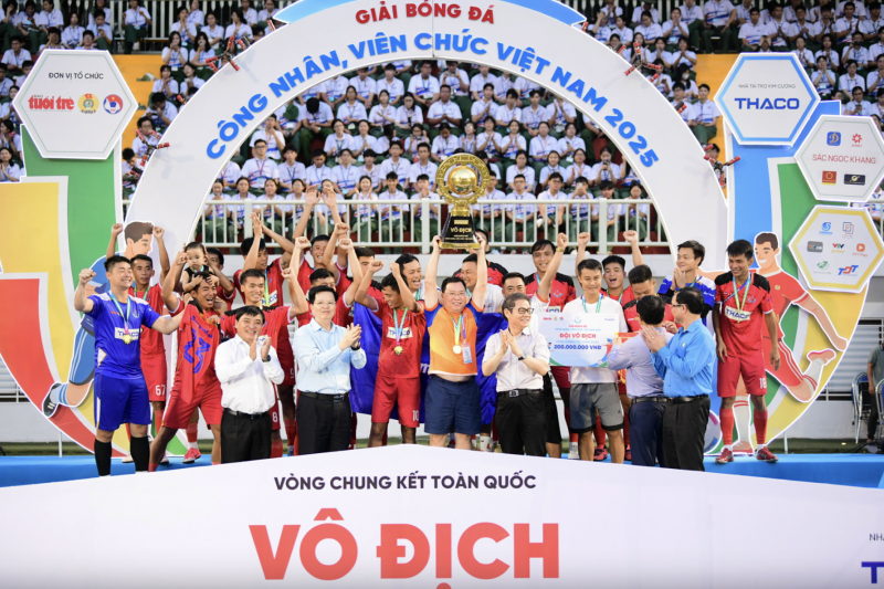 Nhà vô địch đăng quang sau hơn 100 trận tranh tài