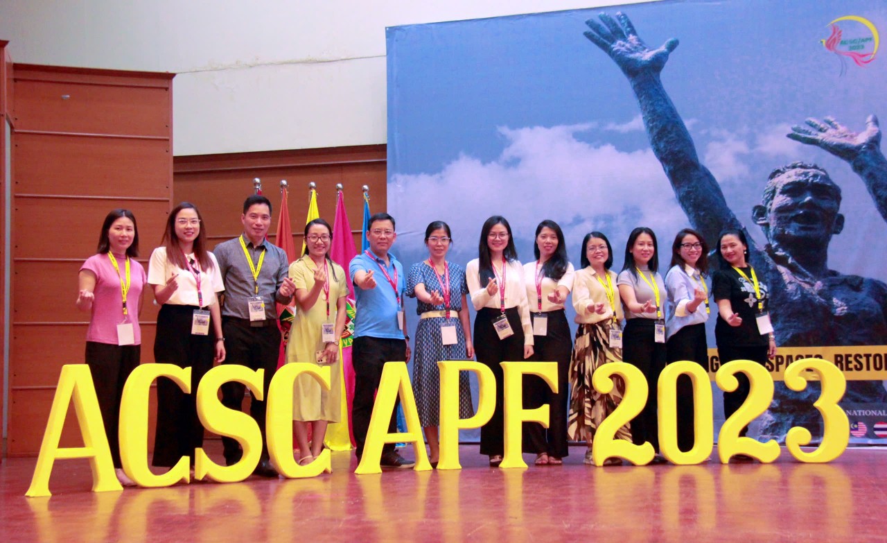Ms. Phạm Mỹ Lệ (sixth from the right) attends the ASEAN Civil Society Conference/ASEAN Peoples’ Forum 2023 in Jakarta, Indonesia, from 01–03 September 2023. (Photo: Provided)