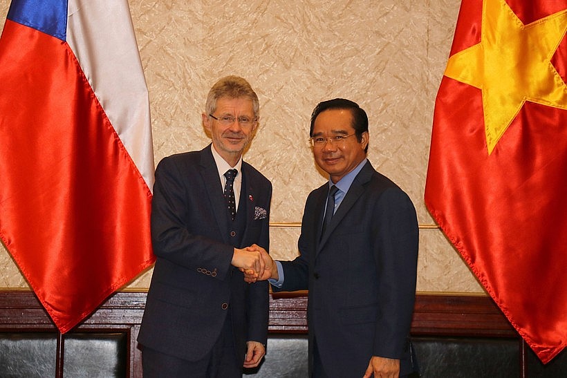 Chairman of the Ho Chi Minh City People’s Committee Nguyen Van Duoc (R) and President of the Senate of the Parliament of the Czech Republic Milos Vystrcil. (Photo: VNA) Chairman of the Ho Chi Minh City People’s Committee Nguyen Van Duoc (R) and President of the Senate of the Parliament of the Czech Republic Milos Vystrcil. (Photo: VNA)