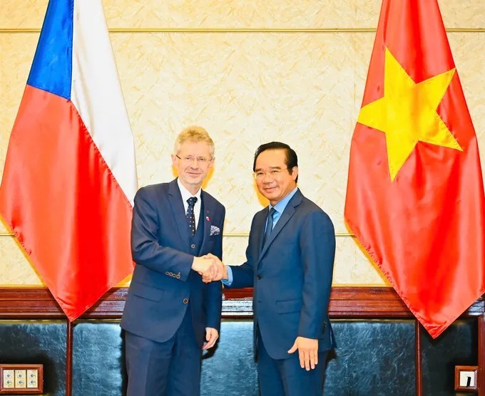 Chủ tịch Ủy ban nhân dân Thành phố Hồ Chí Minh Nguyễn Văn Được và Chủ tịch Thượng viện Quốc hội Cộng hòa Séc Milos Vystrcil tại buổi hội kiến. (Ảnh: VIỆT DŨNG) Chủ tịch Ủy ban nhân dân Thành phố Hồ Chí Minh Nguyễn Văn Được và Chủ tịch Thượng viện Quốc hội Cộng hòa Séc Milos Vystrcil tại buổi hội kiến. (Ảnh: VIỆT DŨNG)