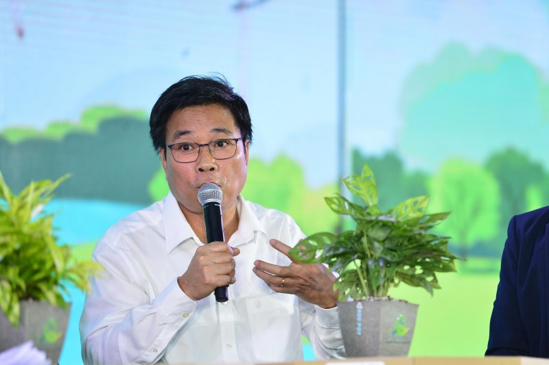 Ông Lê Hoàng Minh – Giám đốc điều hành Sản xuất, Trưởng dự án Net Zero Vinamilk – chia sẻ tại talkshow Không đợi tương lai gõ cửa: Vinamilk dẫn đầu xu hướng tiêu dùng xanh