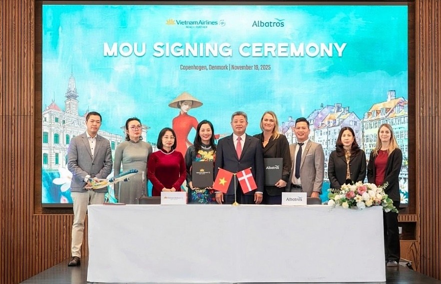 At the launch ceremony of the direct route from Ho Chi Minh City to Copenhagen. At the launch ceremony of the direct route from Ho Chi Minh City to Copenhagen.
