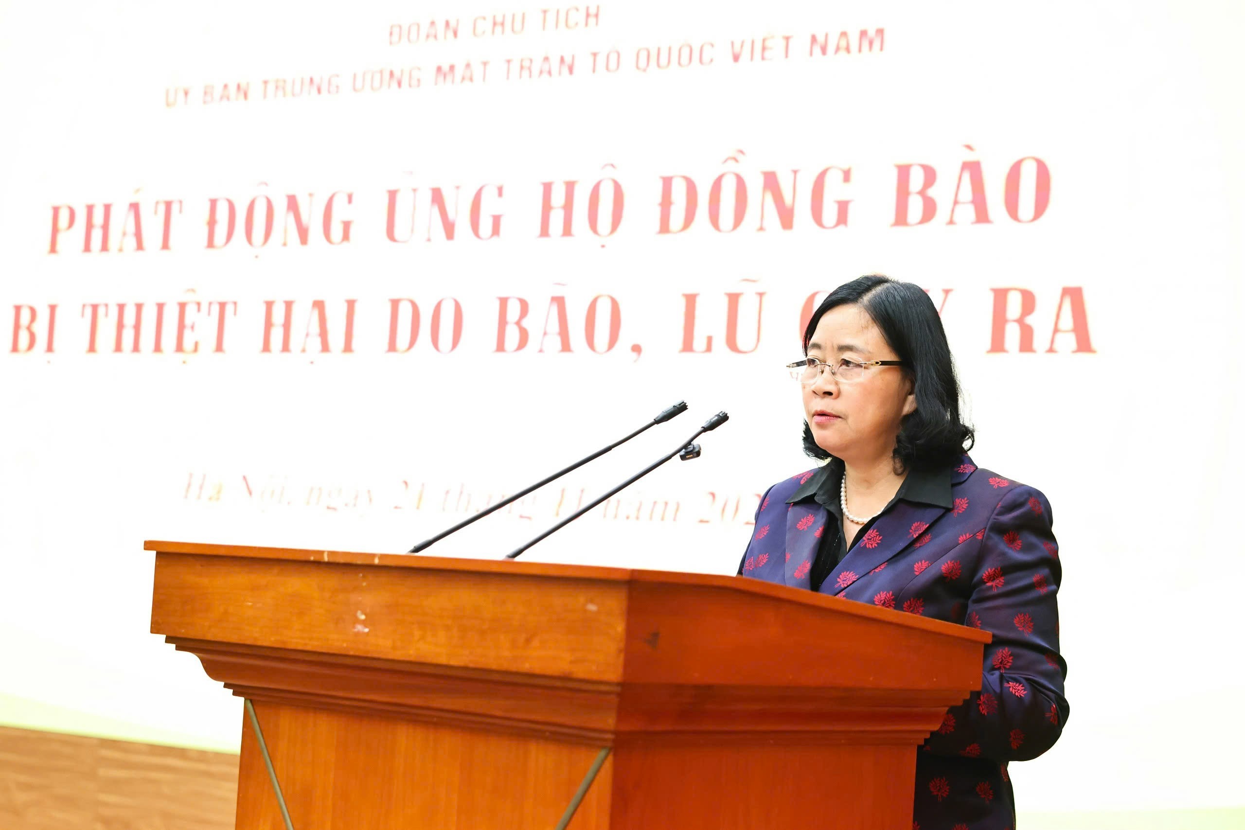 Ủy viên Bộ Chính trị, Bí thư Trung ương Đảng, Chủ tịch Ủy ban Trung ương MTTQ Việt Nam Bùi Thị Minh Hoài đã đọc Lời kêu gọi của Đoàn Chủ tịch Ủy ban Trung ương MTTQ Việt Nam về vận động ủng hộ đồng bào các tỉnh khu vực miền Trung, Tây Nguyên bị thiệt hại do bão, lũ gây ra. Ủy viên Bộ Chính trị, Bí thư Trung ương Đảng, Chủ tịch Ủy ban Trung ương MTTQ Việt Nam Bùi Thị Minh Hoài đã đọc Lời kêu gọi của Đoàn Chủ tịch Ủy ban Trung ương MTTQ Việt Nam về vận động ủng hộ đồng bào các tỉnh khu vực miền Trung, Tây Nguyên bị thiệt hại do bão, lũ gây ra.