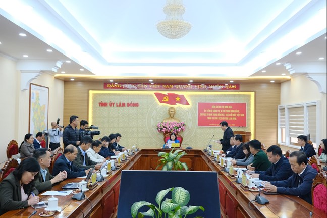 Chủ tịch Bùi Thị Minh Hoài trao số tiền 20 tỷ đồng từ nguồn vận động của Ban Vận động cứu trợ Trung ương hỗ trợ tỉnh Lâm Đồng khắc phục hậu quả mưa lũ Chủ tịch Bùi Thị Minh Hoài trao số tiền 20 tỷ đồng từ nguồn vận động của Ban Vận động cứu trợ Trung ương hỗ trợ tỉnh Lâm Đồng khắc phục hậu quả mưa lũ