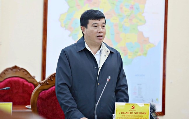 Chủ tịch Bùi Thị Minh Hoài trao số tiền 20 tỷ đồng từ nguồn vận động của Ban Vận động cứu trợ Trung ương hỗ trợ tỉnh Lâm Đồng khắc phục hậu quả mưa lũ Chủ tịch Bùi Thị Minh Hoài trao số tiền 20 tỷ đồng từ nguồn vận động của Ban Vận động cứu trợ Trung ương hỗ trợ tỉnh Lâm Đồng khắc phục hậu quả mưa lũ