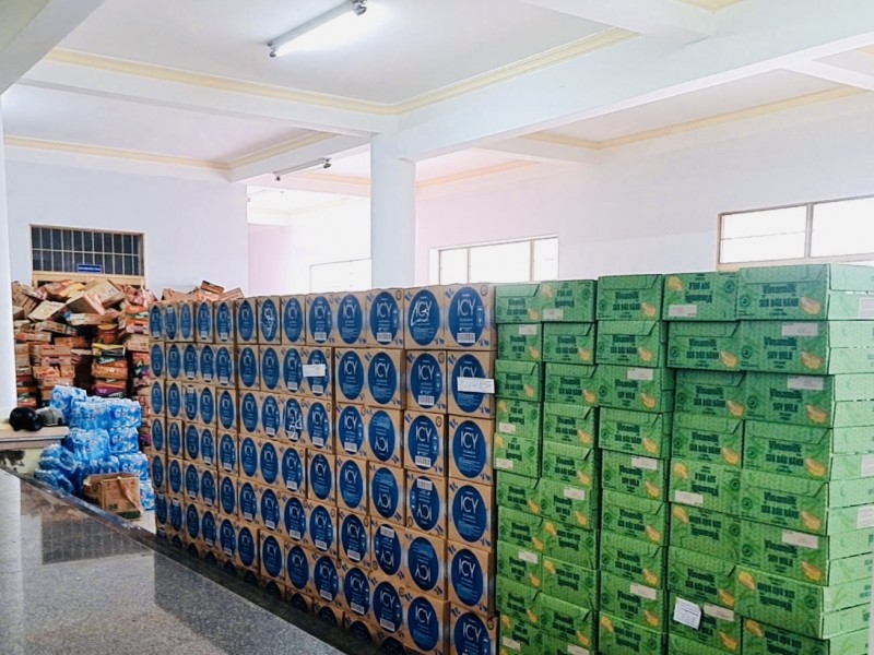 Hình 11a hoặc 11b (báo chọn 1 trong 2 hình): Các sản phẩm dinh dưỡng của Vinamilk đã đến Đắk Lắk, sẵn sàng tiếp ứng cho bà con vùng lũ - Ảnh: Vi Nam