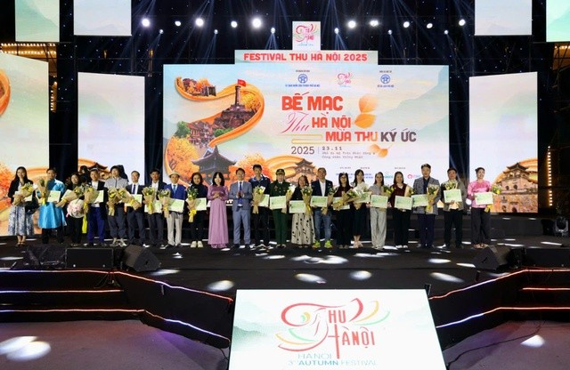 Chỉ trong 3 ngày tổ chức, lễ hội đã thu hút hơn 50.000 lượt người dân và du khách. (Ảnh: T.L)