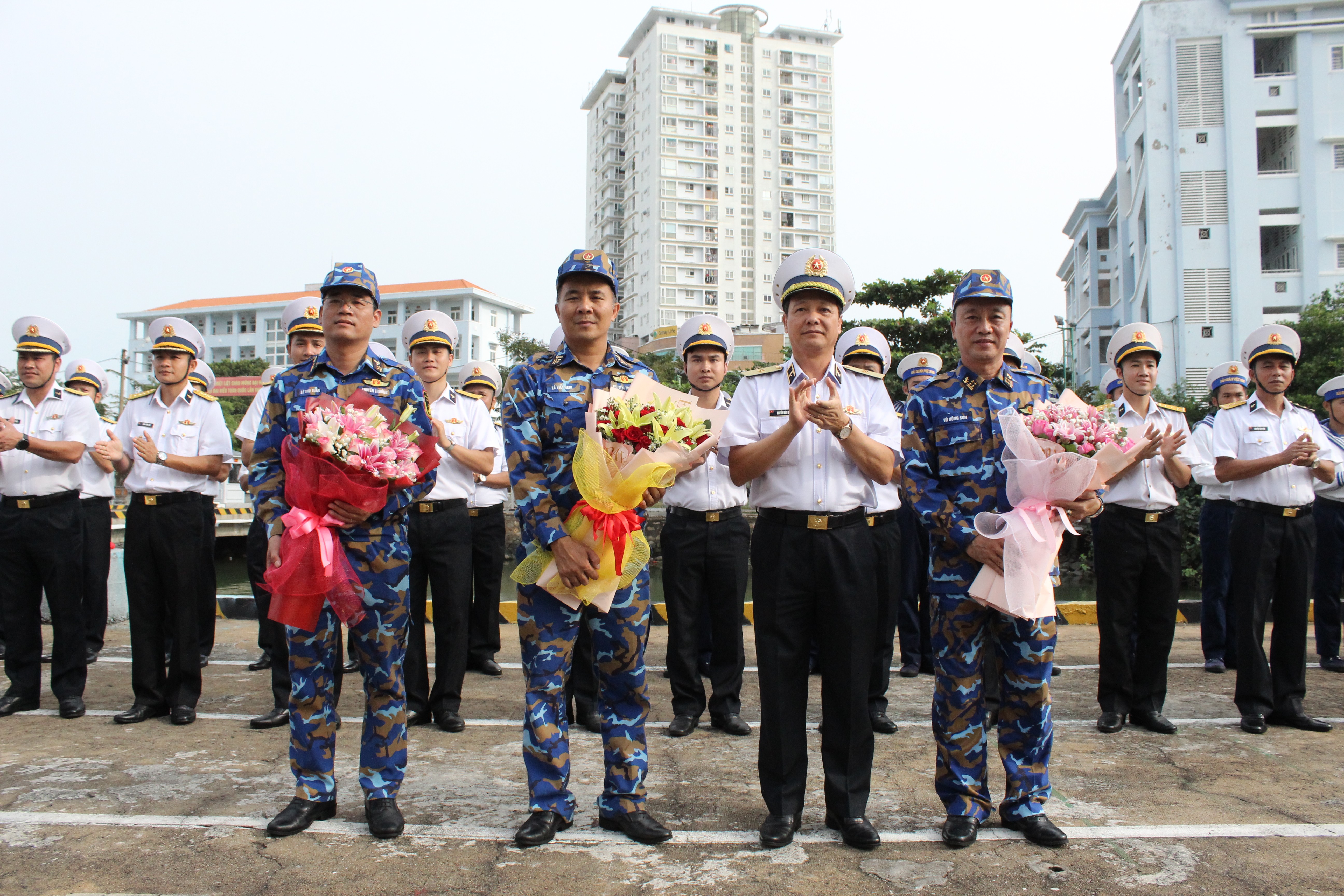 Tàu Hải quân nhân dân Việt Nam tuần tra liên hợp cùng Hải quân Trung Quốc trên vùng biển Vịnh Bắc Bộ Tàu Hải quân nhân dân Việt Nam tuần tra liên hợp cùng Hải quân Trung Quốc trên vùng biển Vịnh Bắc Bộ