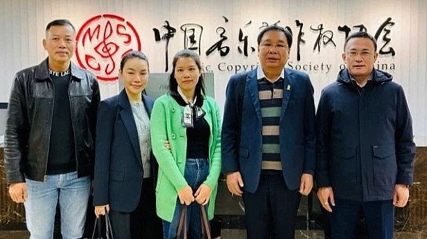 Dinh Trung Can, Director General of the Viet Nam Music Copyright Protection Centre (second from right), at a CISAC meeting held in Beijing, China, in October 2025.