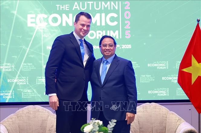 Thủ tướng Phạm Minh Chính tiếp khách quốc tế tham dự Diễn đàn Kinh tế mùa Thu