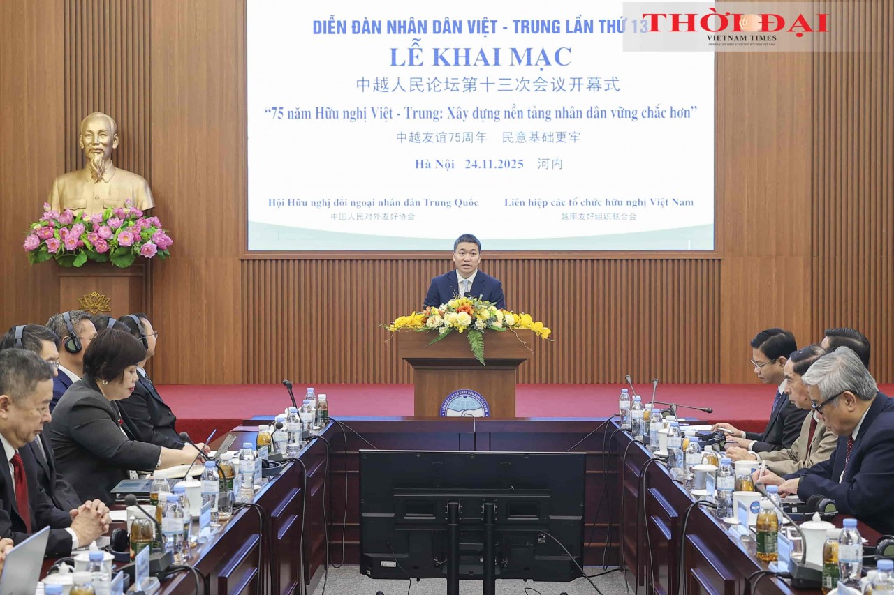 President of the Vietnam Union of Friendship Organizations, delivers the opening remarks at the 13th Vietnam–China People’s Forum. (Photo: Đinh Hòa) President of the Vietnam Union of Friendship Organizations, delivers the opening remarks at the 13th Vietnam–China People’s Forum. (Photo: Đinh Hòa)