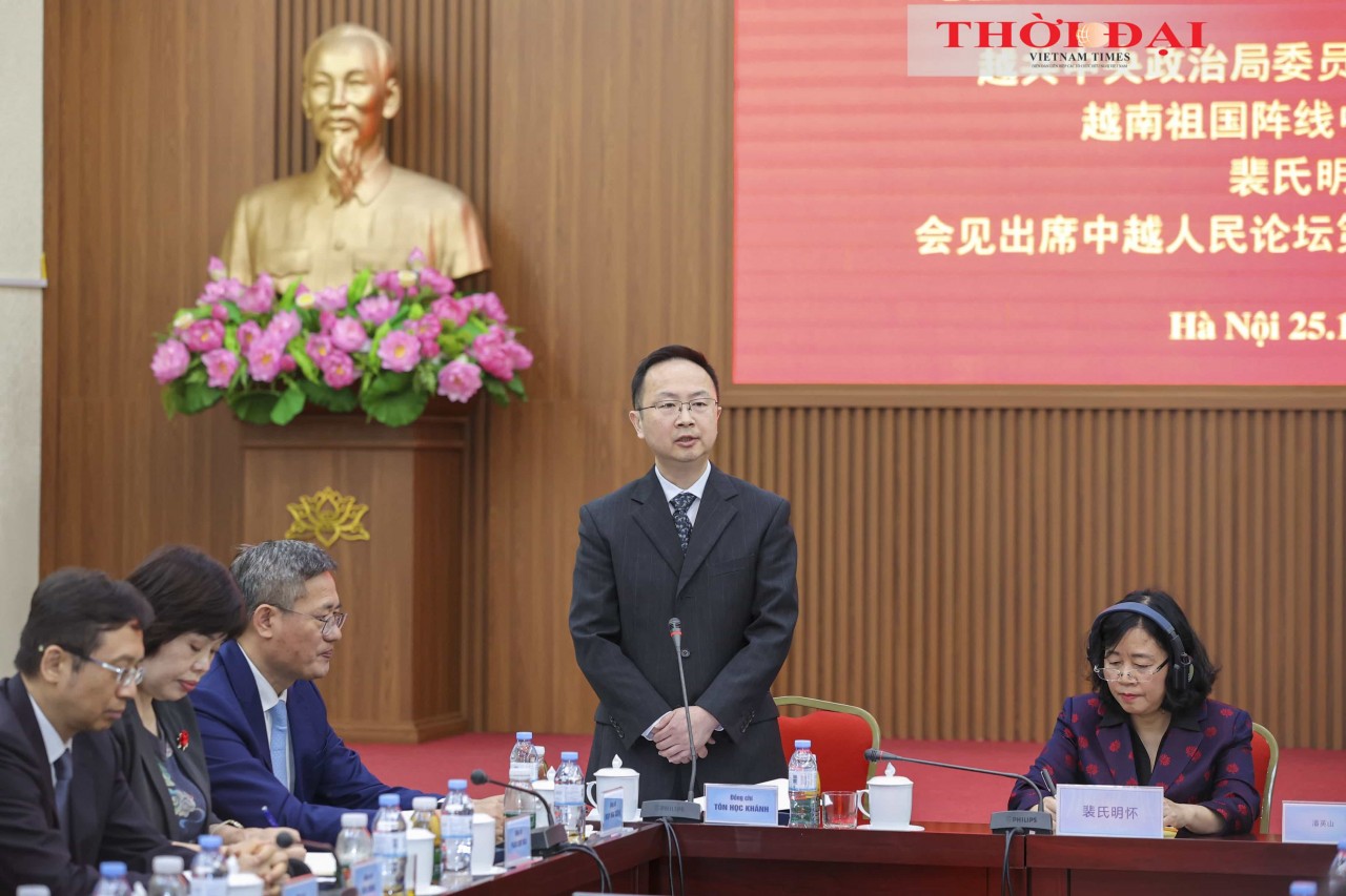 Mr. Sun Xueqing, Vice President of the Chinese People’s Association for Friendship with Foreign Countries, speaks at the meeting. (Photo: Đinh Hòa) Mr. Sun Xueqing, Vice President of the Chinese People’s Association for Friendship with Foreign Countries, speaks at the meeting. (Photo: Đinh Hòa)