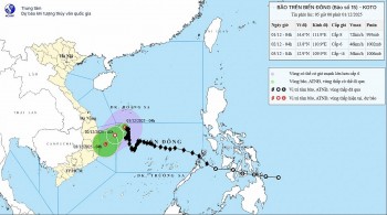 Thời tiết hôm nay (01/12): Bão số 15 suy yếu dần