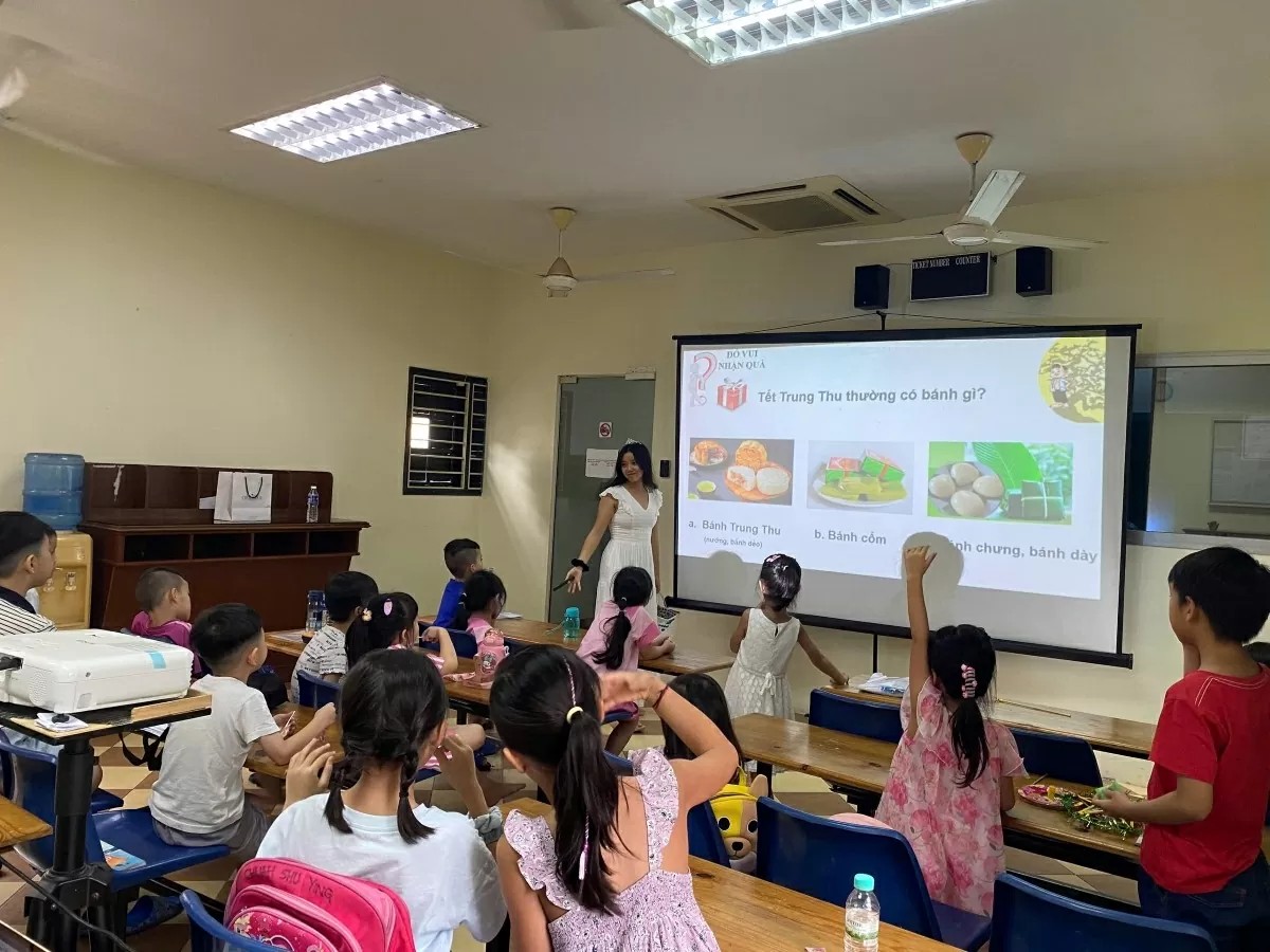 Em Lê Nguyễn Lưu An trong một buổi ngoại khóa chủ đề Tết Trung thu. Em Lê Nguyễn Lưu An trong một buổi ngoại khóa chủ đề Tết Trung thu.