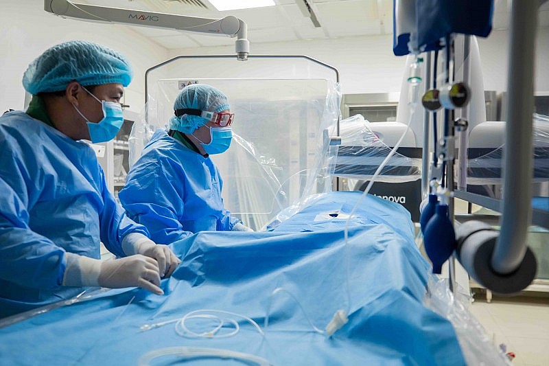 Vinmec Đà Nẵng cứu sống bệnh nhân có túi phình mạch não khổng lồ mà không cần mổ mở hộp sọ Vinmec Đà Nẵng cứu sống bệnh nhân có túi phình mạch não khổng lồ mà không cần mổ mở hộp sọ