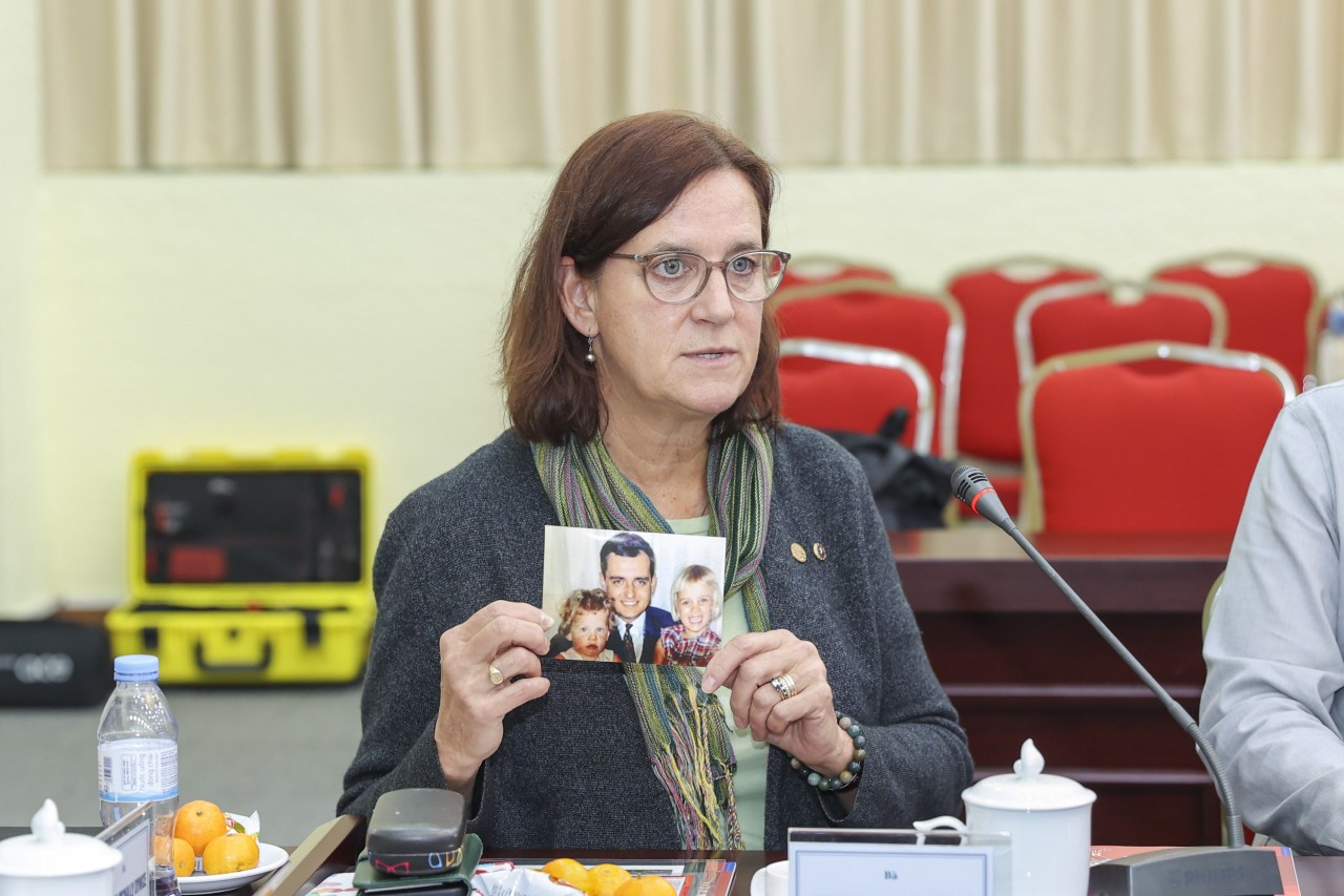 Kimberly Carlson Benner — daughter of Air Force Captain John W. Carlson — offers several search-related recommendations. (Photo: Đinh Hòa)