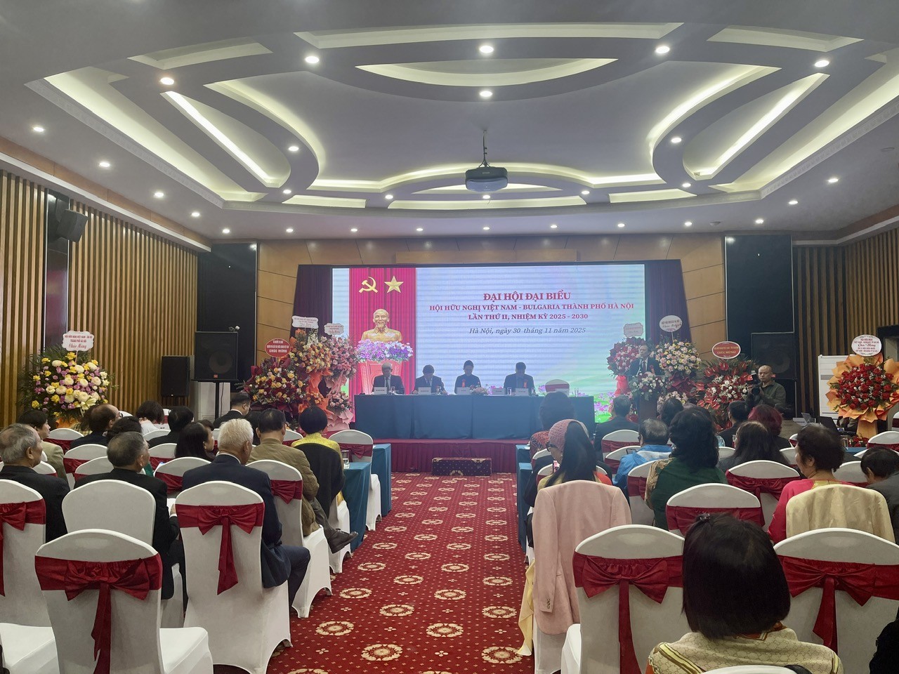 Strengthening and Promoting the Traditional Friendship Between Vietnam and Bulgaria Strengthening Traditional Friendship Between Vietnam and Bulgaria