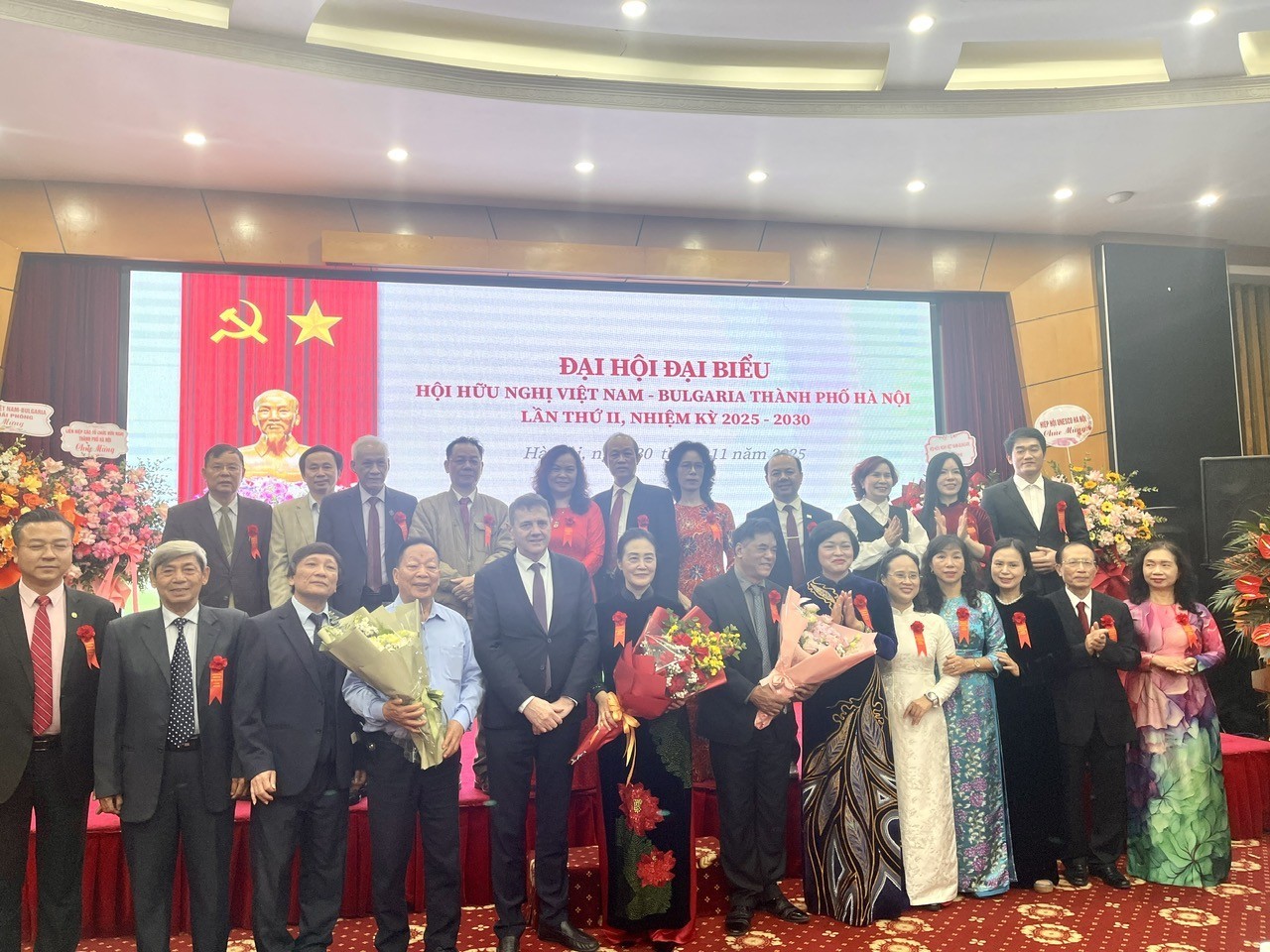 Strengthening and Promoting the Traditional Friendship Between Vietnam and Bulgaria Strengthening Traditional Friendship Between Vietnam and Bulgaria