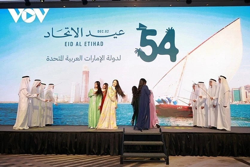 Vietnamese students perform the UAE’s Al-Ayyala folk art.