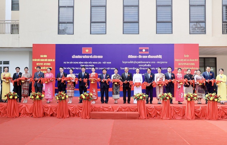 Việt Nam bàn giao công trình Bệnh viện Hữu nghị Lào – Việt Nam tỉnh Houaphanh