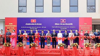 Việt Nam bàn giao công trình Bệnh viện Hữu nghị Lào – Việt Nam tỉnh Houaphanh