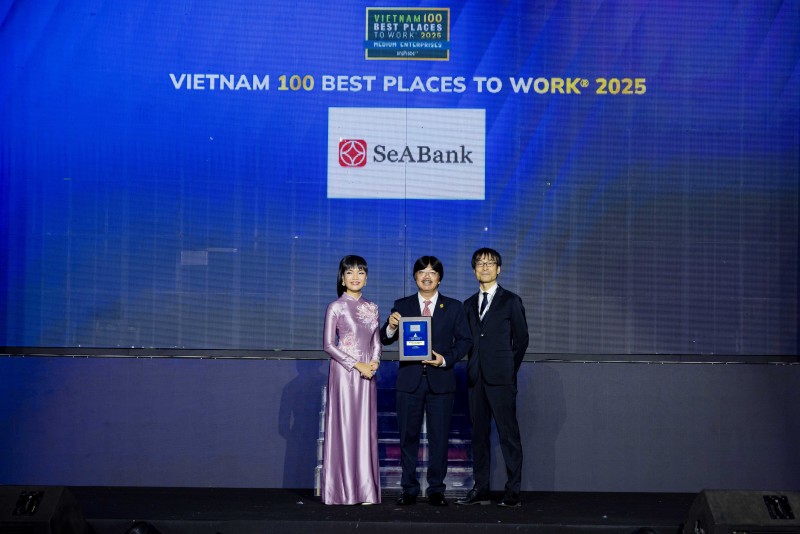 Hai giải thưởng uy tín ghi nhận nỗ lực đặt con người lên hàng đầu của SeABank