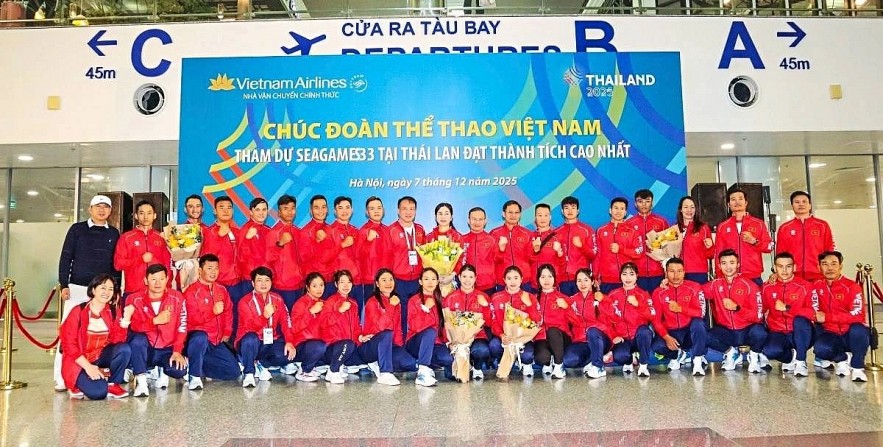 Vietnamese sports officials and athletes pose for a group photo ahead of their departure for Thailand.
