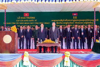 Thủ tướng Phạm Minh Chính cùng Thủ tướng Campuchia khai trương cặp cửa khẩu quốc tế mới