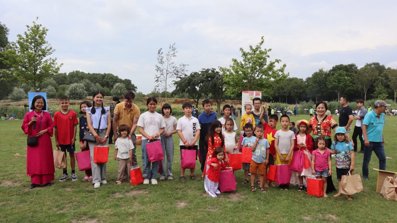 Students of the Tulip Vietnamese Language Center participate in the Dutch community summer camp. (Photo: Tulip Vietnamese Language Center) Students of the Tulip Vietnamese Language Center participate in the Dutch community summer camp. (Photo: Tulip Vietnamese Language Center)