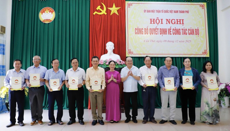 Cần Thơ: Công bố quyết định nhân sự các Hội do Đảng, Nhà nước giao nhiệm vụ